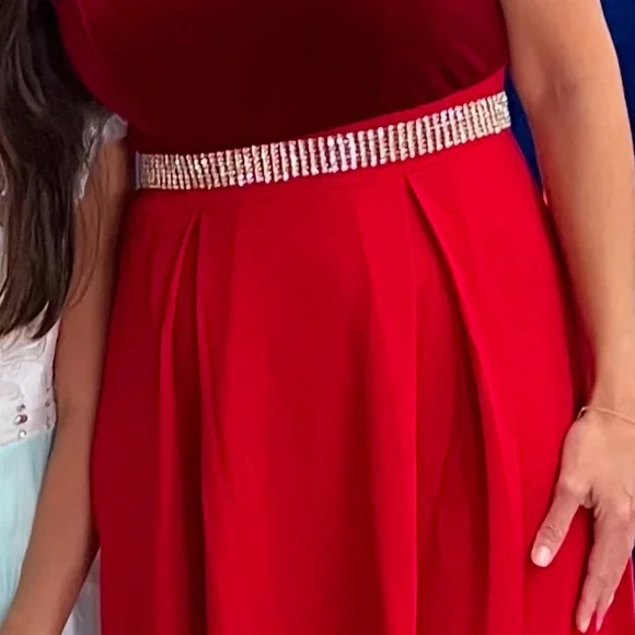 Red dress - Picture 2 of 2